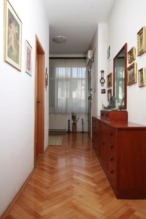 Spacious Apartment In The Center Split Exterior foto