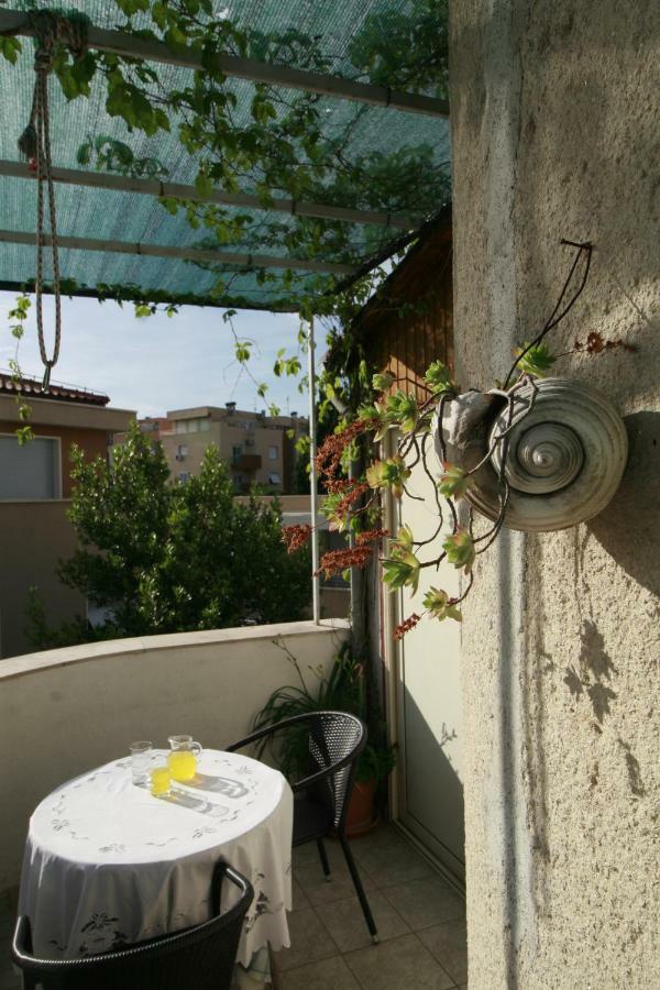 Spacious Apartment In The Center Split Exterior foto