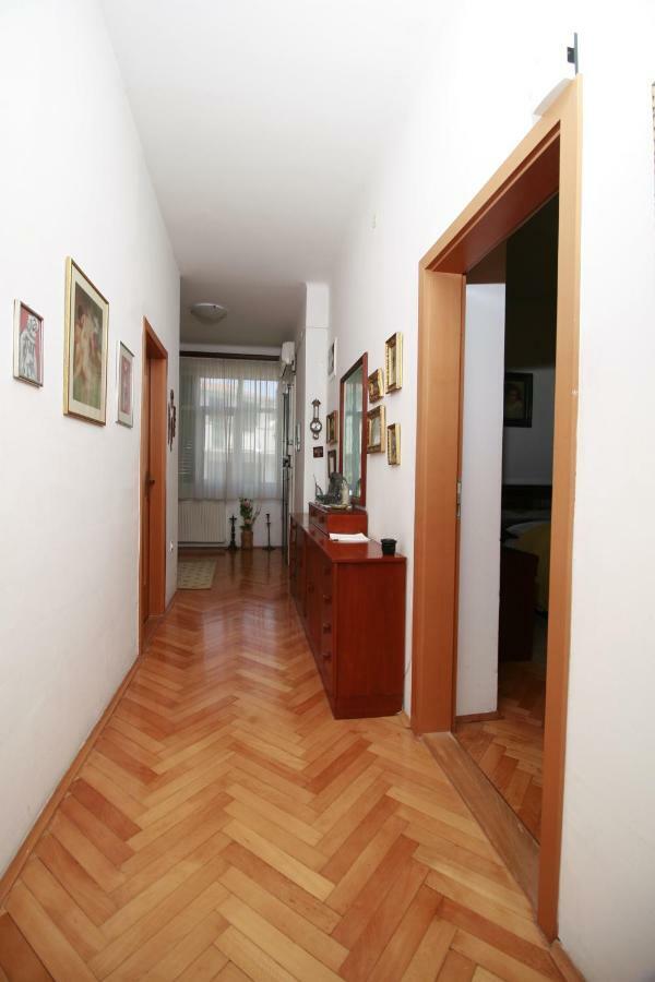 Spacious Apartment In The Center Split Exterior foto